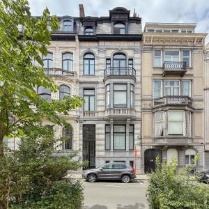 Place Brugmann,  triplex 3 ch  rénové avec grande terrasse
