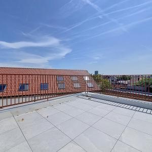 Stephanie/Toison d'or, penthouse rénové ±120m² 3ch terr 17m²