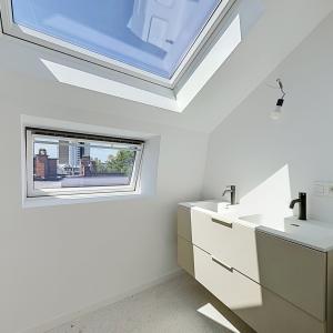 Stephanie/Toison d'or, penthouse rénové ±120m² 3ch terr 17m²