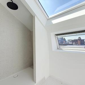 Stephanie/Toison d'or, penthouse rénové ±120m² 3ch terr 17m²