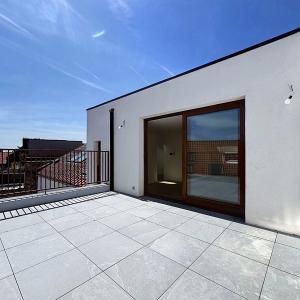 Stephanie/Toison d'or, penthouse rénové ±120m² 3ch terr 17m²