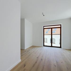 Stephanie/Toison d'or, penthouse rénové ±120m² 3ch terr 17m²