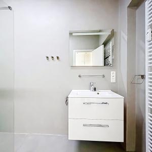 Étoile / ULB : appartement + parking + terrasse sur le toit
