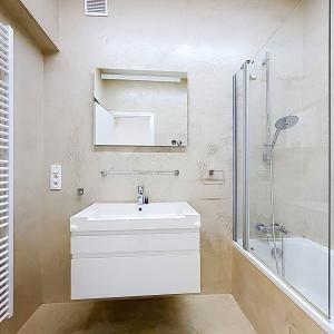 Étoile / ULB : appartement + parking + terrasse sur le toit