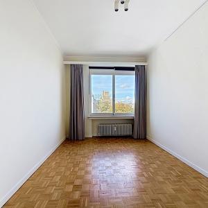 Étoile / ULB : appartement + parking + terrasse sur le toit