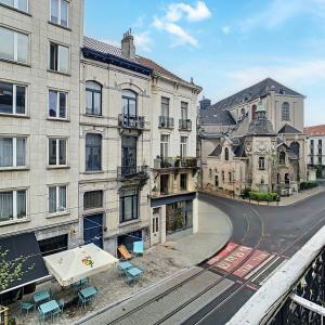 QUARTIER CHATELAIN : Magnifique triplex entièrement rénové