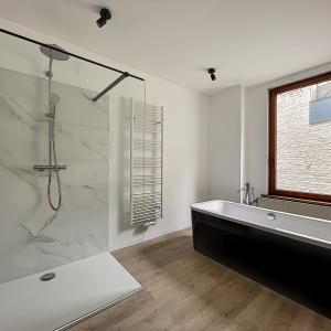 QUARTIER CHATELAIN : Magnifique triplex entièrement rénové