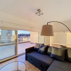 Cinquantenaire – Magnifique penthouse 1 ch. + terrasse