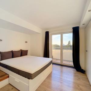 Cinquantenaire – Magnifique penthouse 1 ch. + terrasse