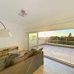 Cinquantenaire – Magnifique penthouse 1 ch. + terrasse