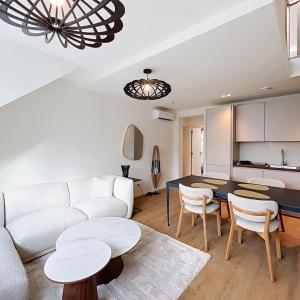 Cinquantenaire - Magnifique duplex 3 ch. rénové et meublé