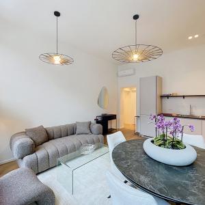 Cinquantenaire: Magnifique appartement 2 ch. rénové & meublé