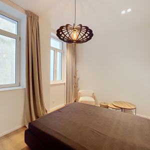 Cinquantenaire: Magnifique appartement 2 ch. rénové & meublé