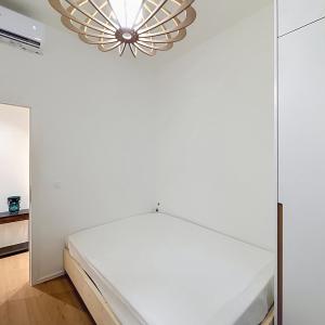 Cinquantenaire: Magnifique appartement 2 ch. rénové & meublé