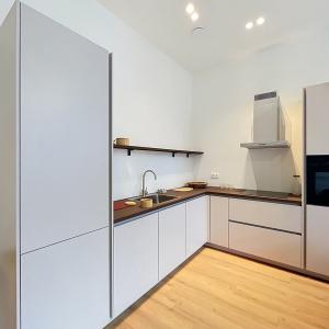 Cinquantenaire: Magnifique appartement 2 ch. rénové & meublé