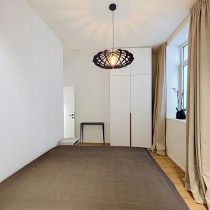 Cinquantenaire: Magnifique appartement 2 ch. rénové & meublé