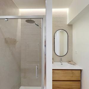 Cinquantenaire: Magnifique appartement 2 ch. rénové & meublé
