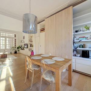 Place Brugmann : Appartement de caractère avec un balcon
