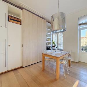 Place Brugmann : Appartement de caractère avec un balcon