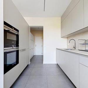 Étoile / ULB : appartement + parking + terrasse sur le toit