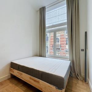 Sablon : Appart. meublé 2 ch. – location 6 à 10 mois