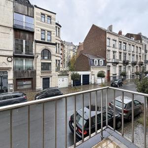Lepoutre / Pl. Brugmann : Bel appartement + balcon