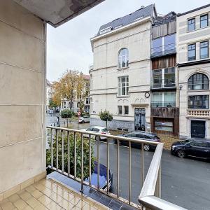 Lepoutre / Pl. Brugmann : Bel appartement + balcon