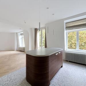 Pl. Brugmann : Sublime appartement de caractère rénové