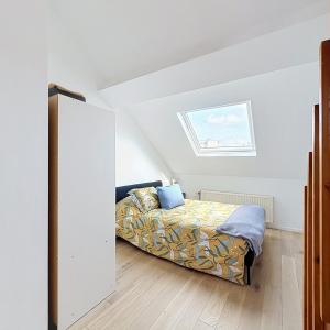 Parvis Saint-Pierre : Bel appartement dernier étage rénové