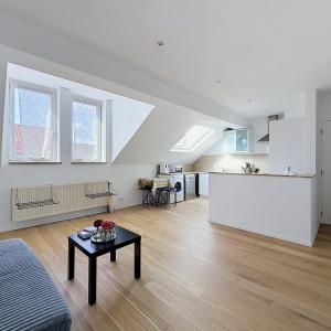 Parvis Saint-Pierre : Bel appartement dernier étage rénové