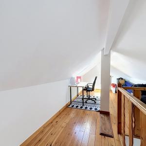 Parvis Saint-Pierre : Bel appartement dernier étage rénové