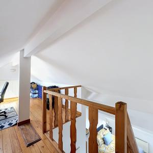 Parvis Saint-Pierre : Bel appartement dernier étage rénové