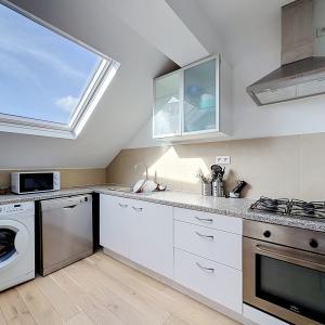 Parvis Saint-Pierre : Bel appartement dernier étage rénové