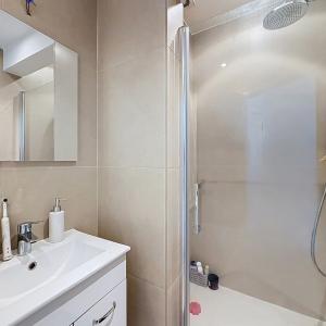 Parvis Saint-Pierre : Bel appartement dernier étage rénové