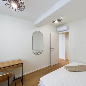 Cinquantenaire - Magnifique duplex 3 ch. rénové et meublé