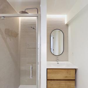 Cinquantenaire - Magnifique duplex 3 ch. rénové et meublé