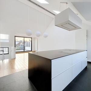 Pl. Brugmann : Superbe duplex penthouse rénové