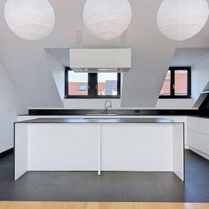 Pl. Brugmann : Superbe duplex penthouse rénové