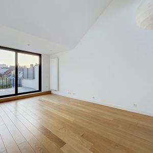 Pl. Brugmann : Superbe duplex penthouse rénové