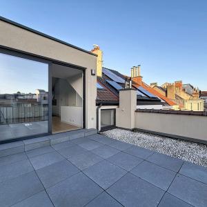 Pl. Brugmann : Superbe duplex penthouse rénové