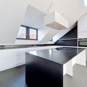 Pl. Brugmann : Superbe duplex penthouse rénové