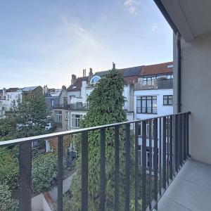 Pl. Brugmann : Superbe duplex penthouse rénové