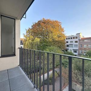 Pl. Brugmann : Superbe duplex penthouse rénové