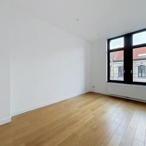 Pl. Brugmann : Superbe duplex penthouse rénové