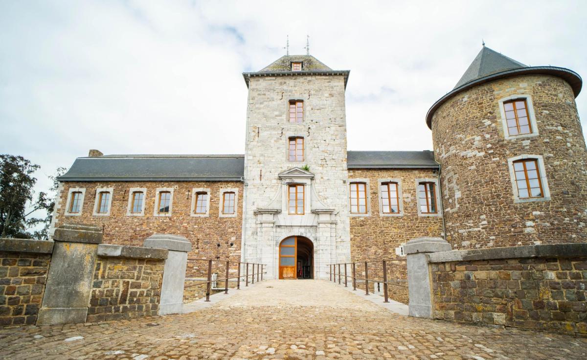 Château du XIII, au coeur d'un vaste domaine de ± 15 ha