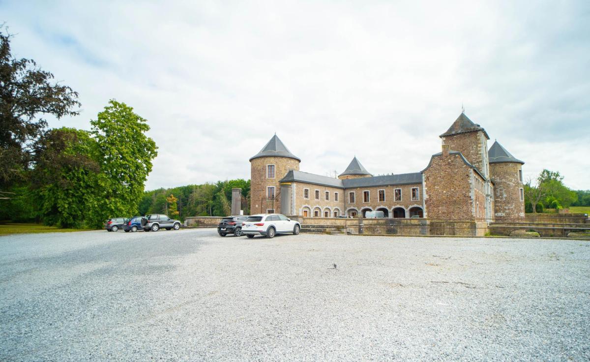 Château du XIII, au coeur d'un vaste domaine de ± 15 ha