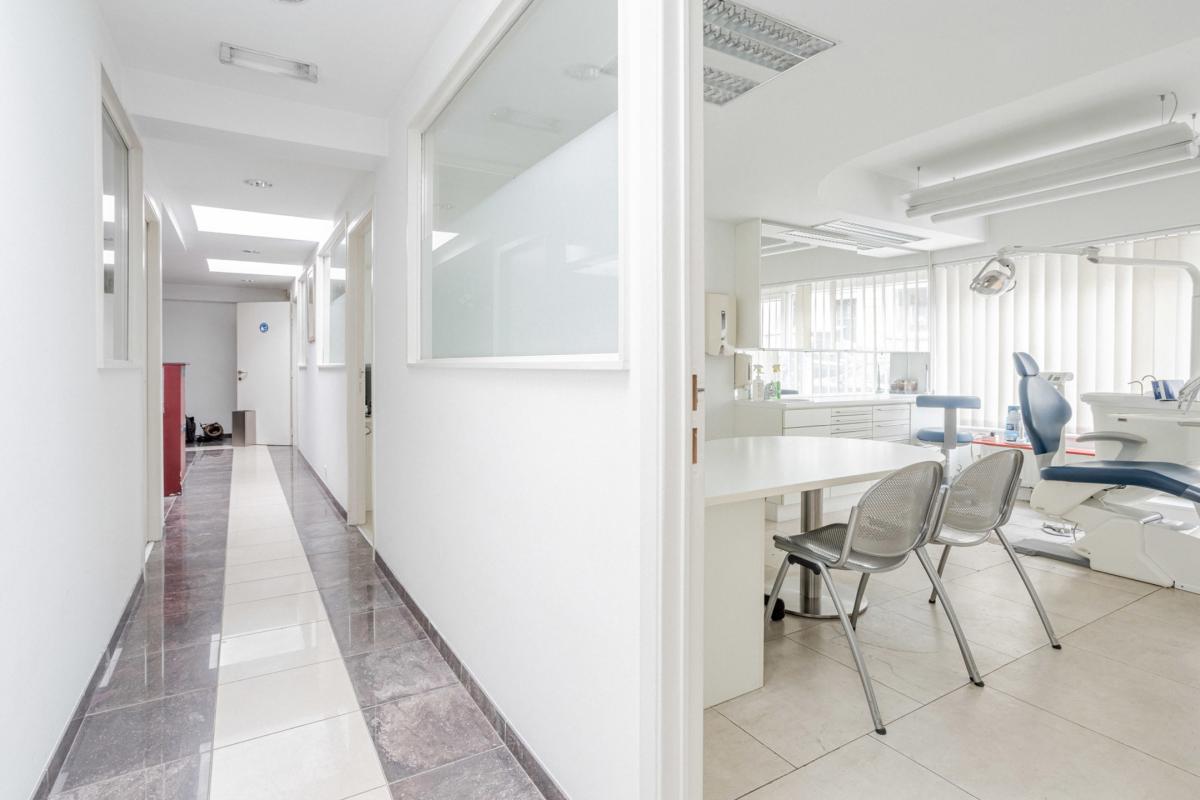 Louise:  grande surface de cabinet médical/bureaux +/- 520m²