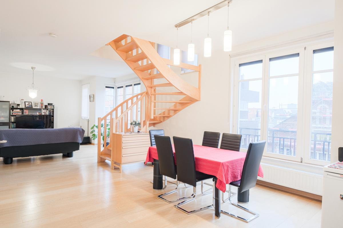 SOUS OFFRE !! Place Brugmann : Splendide duplex 2 chambres et parking