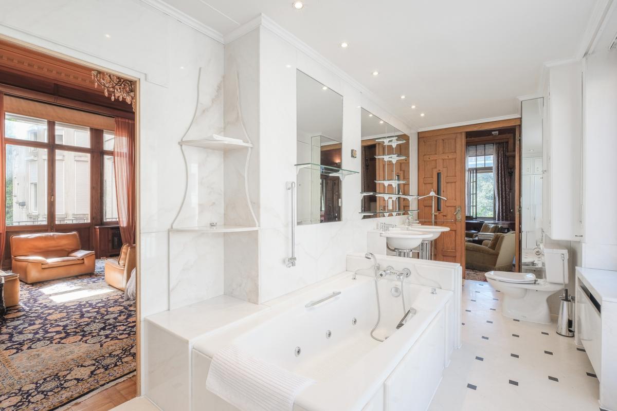 SOUS OFFER !! Cambre, splendide appartement de caractère, 4 ch et garage 