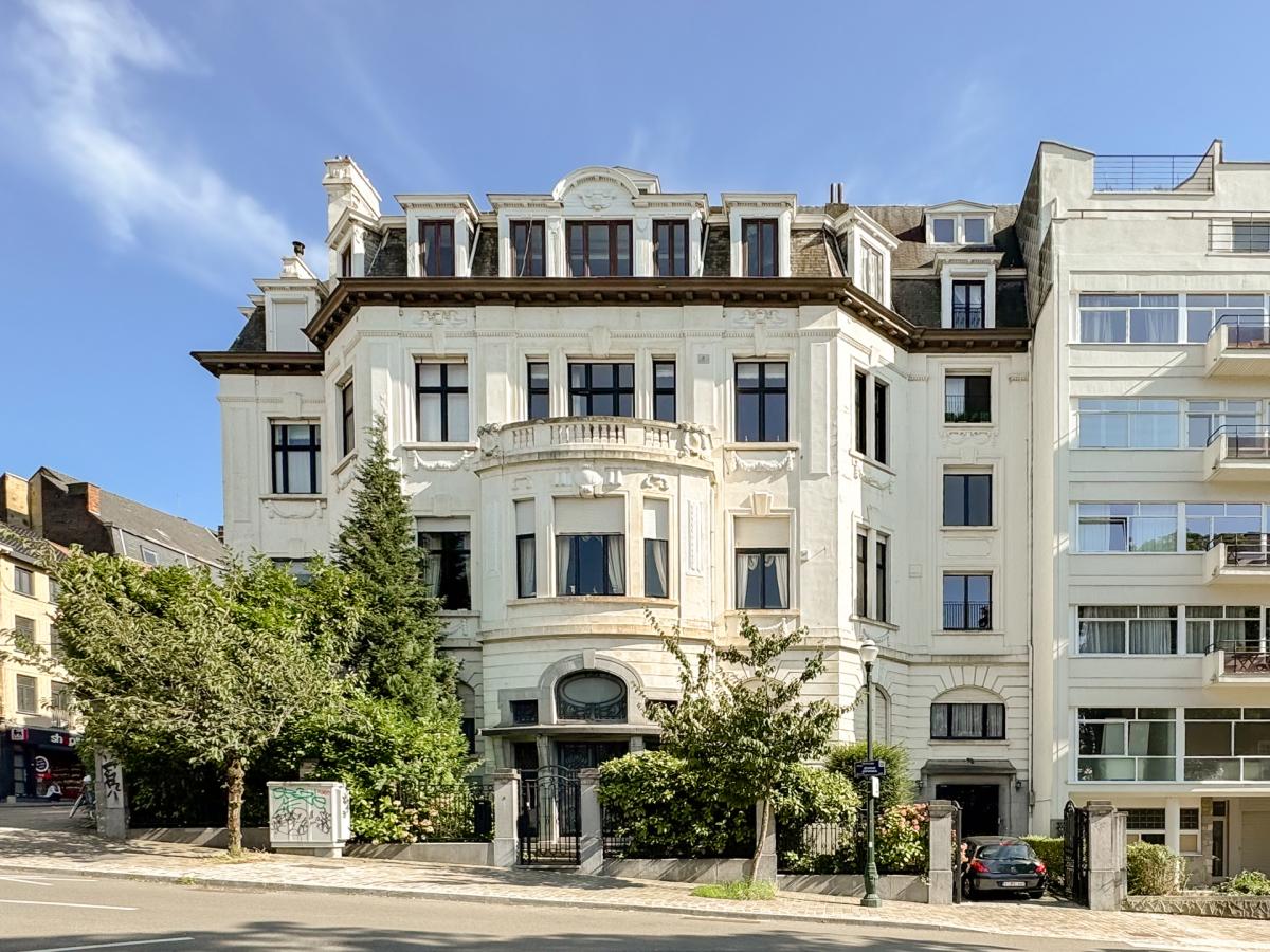 SOUS OFFER !! Cambre, splendide appartement de caractère, 4 ch et garage 